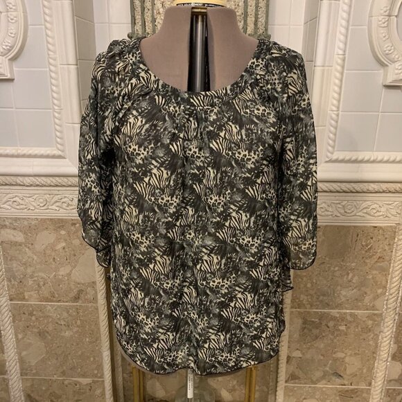 Lilly Lou. Size Small Oversized Modified Cape. Semi Sheer Banded Neck. B71 - Picture 2 of 6